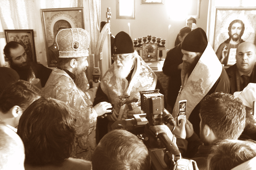 ღირსი მამა საბა განწმენდილის ლოცვით აქ აშენდება დიდებული მონასტერი საბა განწმენდილის სახელობისა KARIBCHE